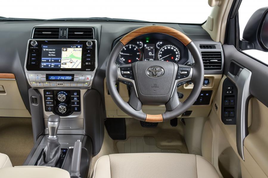 Торпедо Toyota Land Cruiser Prado VX-L (150) 2017 года  (ZA) (фото 7 из 40)